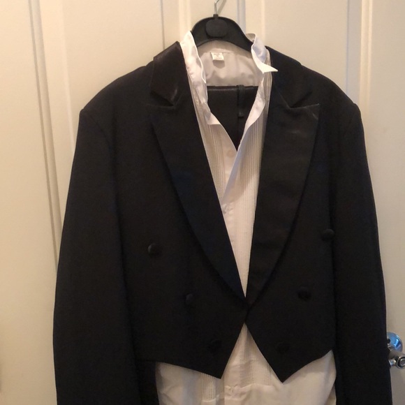 New Boys Tails tuxedo Size 10 but it runs small. - Picture 4 of 8